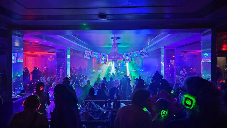 Attending a Silent Disco: The Ultimate Social Music Adventure photo for SE2 Silent Disco