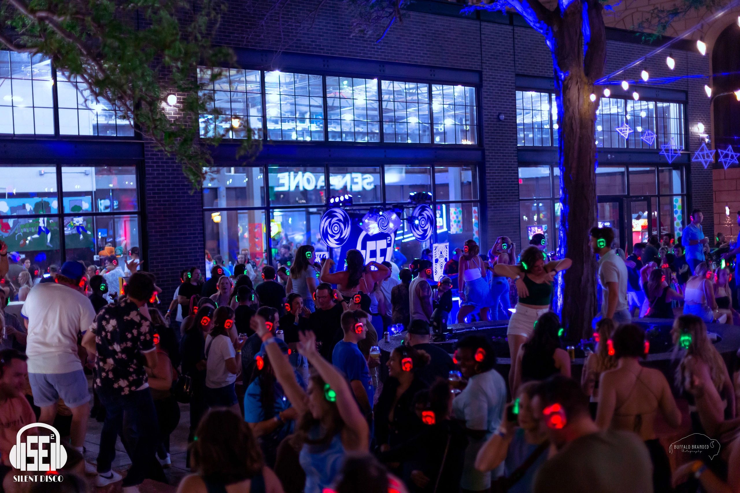 7 Reasons Why Silent Discos Are Taking Over the Party Scene photo for SE2 Silent Disco