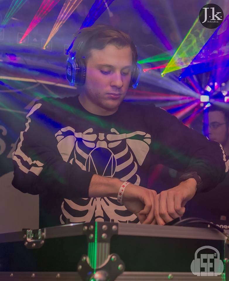 SE2 Silent Disco guests at Stamps the Bar in Tonawanda.