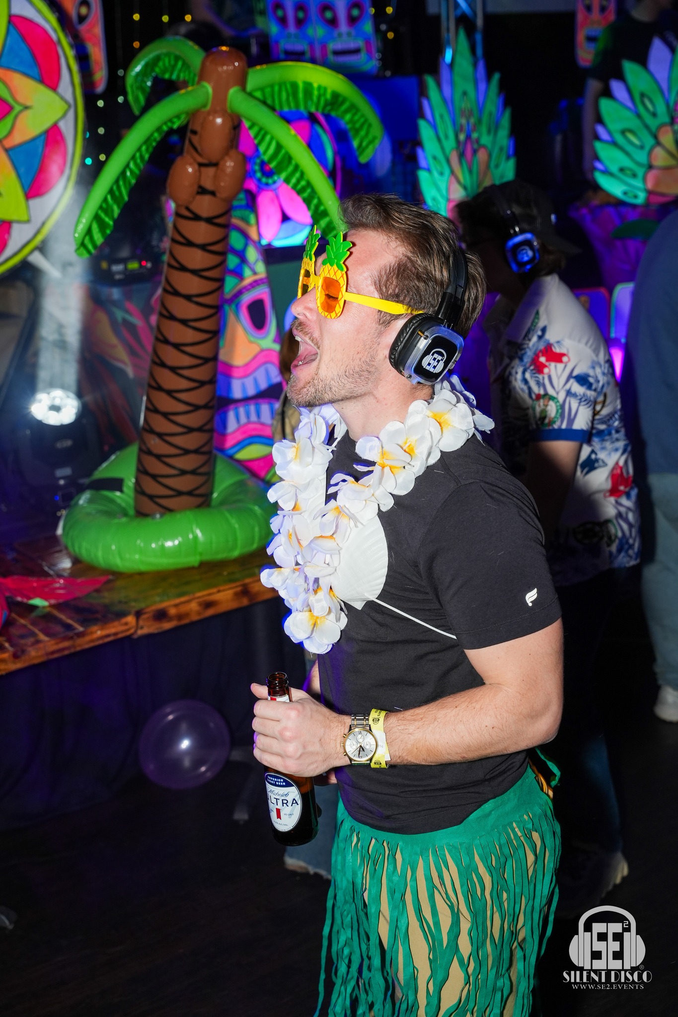 SE2 Silent Disco guests at The Cove.